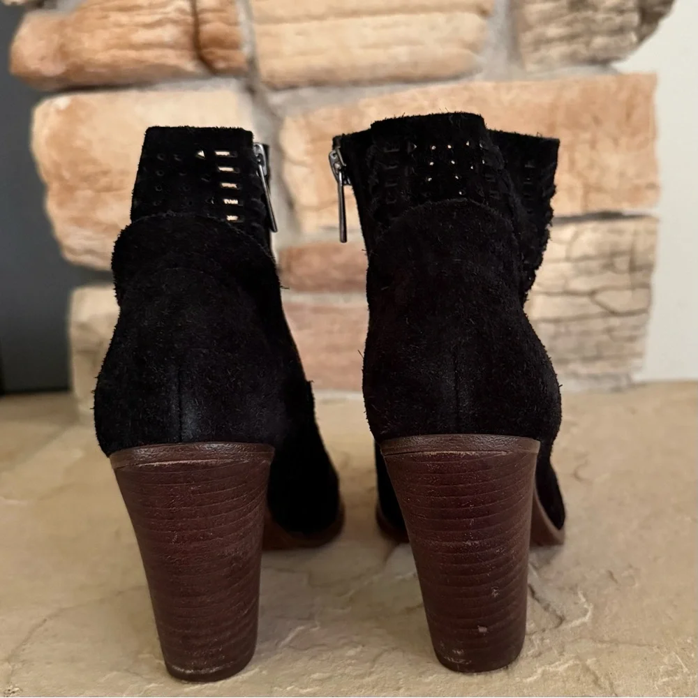 Vince Camuto super cute